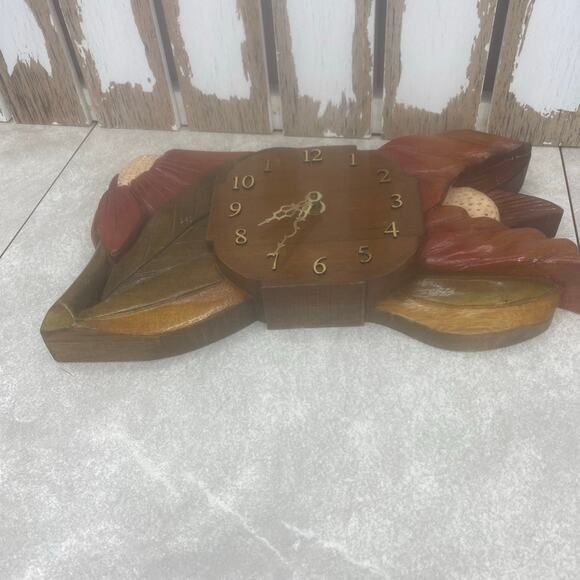 Vintage Retro MCM Carved Wood Wall Clock Floral Pattern Earth Tones battery - Picture 9 of 11